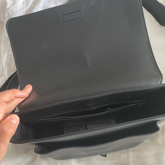 NWT MCM Mens Klassic Leather Small Messenger Bag - Picture 3 of 9